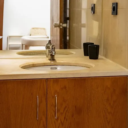 Business Office - With Garage Apartamento *